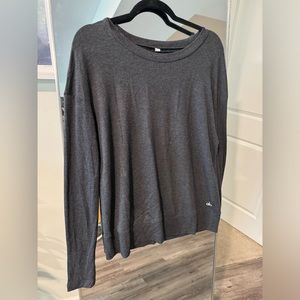 Alo yoga intricate long sleeve yoga tee size Medium
